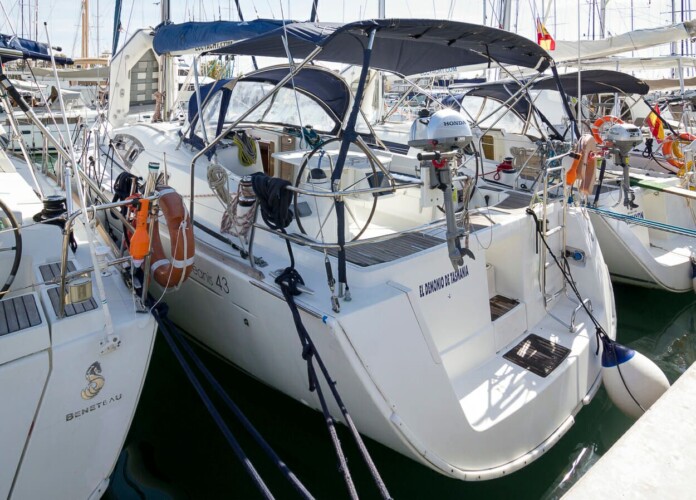 Spain Beneteau Oceanis 43 Demonio de Tasmania_3.jpeg