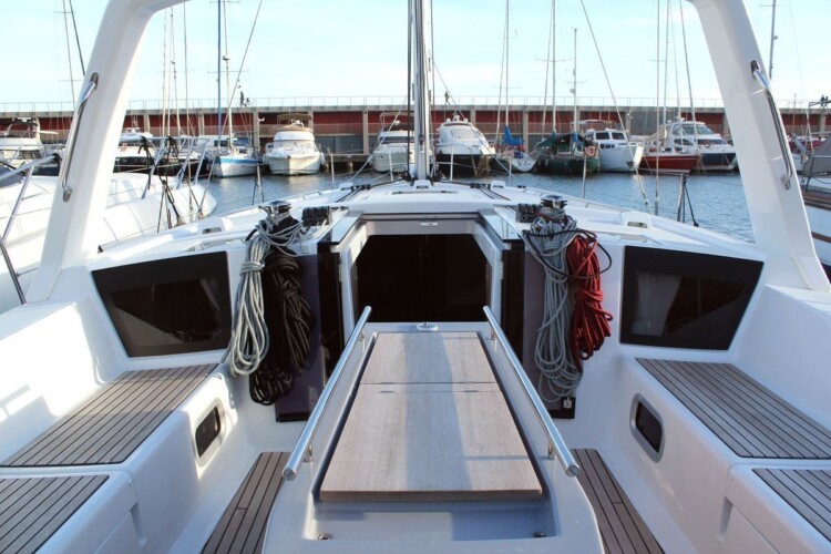 Spain Beneteau Oceanis 45 Dreams_8.jpeg